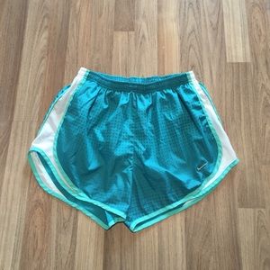 Nike tempo running short